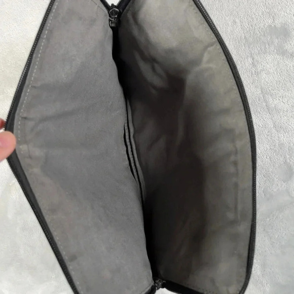 DECODED | LEATHER SLIM SLEEVE FOR  IPAD 11" - Picture 9 of 10